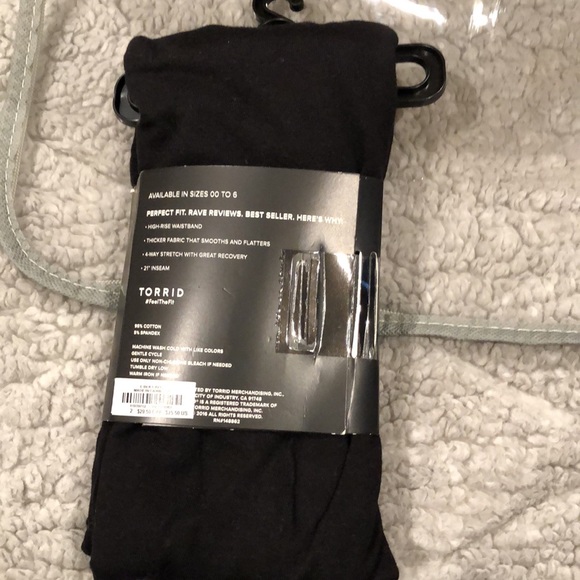 NWT Torrid everyday leggings.Black size 2. Never worn - Picture 2 of 2